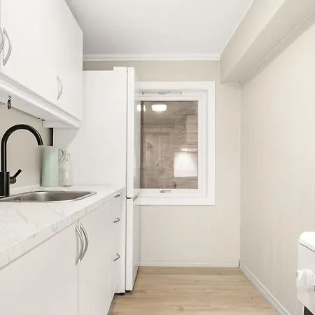 Modern With 2 Bedrooms And A Sofa Bed *