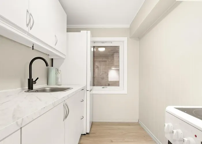 Modern With 2 Bedrooms And A Sofa Bed *